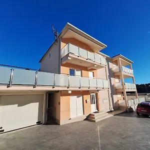  Apartman Valjan